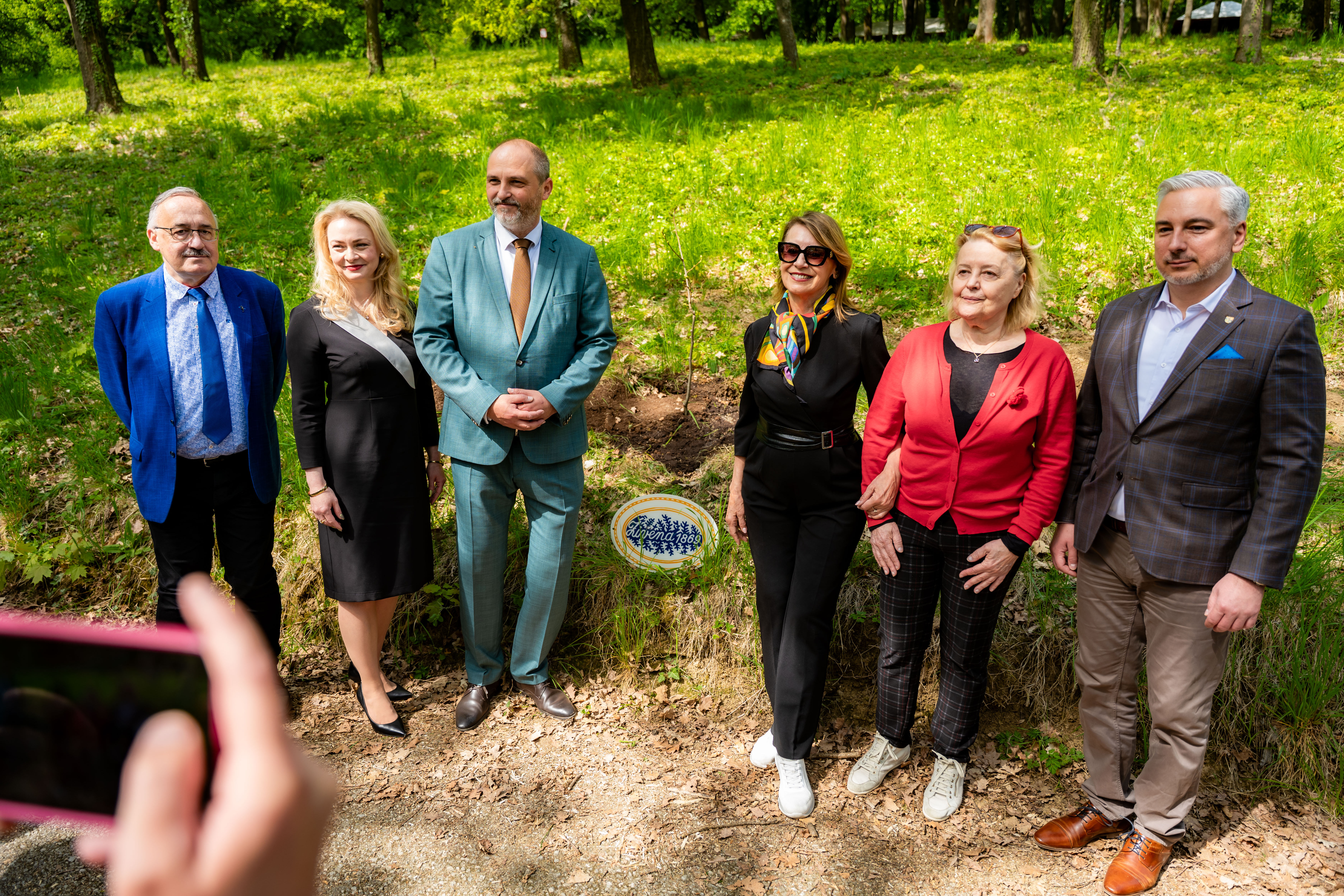 Slavnostne zasadenie stromu do Aleje vyznamnych osobnosti Botanickej zahrady UPJS-1-32